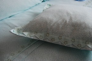 Miętowy komplet z koronką