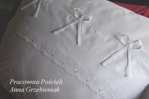 Romantyczna poszewka z kokardkami 50x60cm