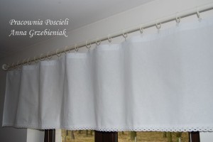 Prosty, biały lambrekin z koronką 200x50